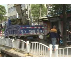 佛山：施工致路面大面积塌陷 深度达80公分