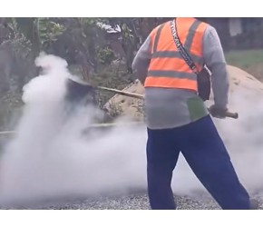 ​沥青​​加铺是什么？将热柏油铺在马路上，轻松修复道路​